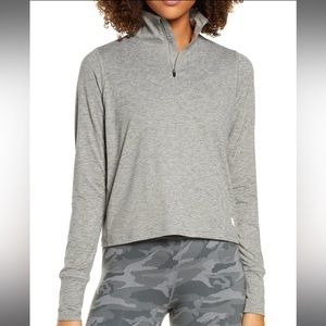Vuori Crescent Performance Half-Zip Crop Pullover size XS